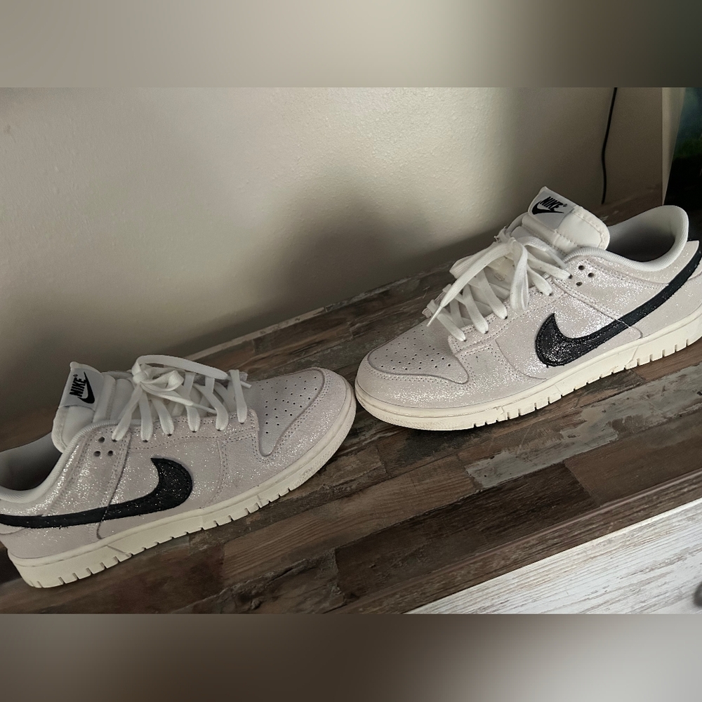 Nike White and Black Low-Top Sneakers